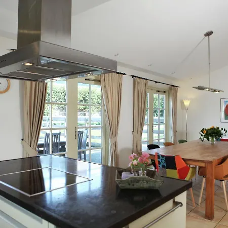 펜션 Serene Holiday In Aan Zee With Terrace *