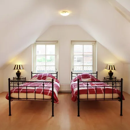 Serene Holiday In Aan Zee With Terrace 펜션 *