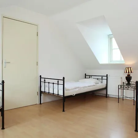 Serene Holiday In Aan Zee With Terrace 펜션