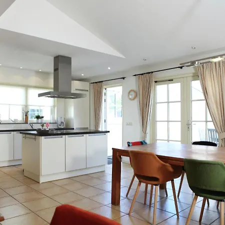 Serene Holiday In Aan Zee With Terrace * 노르트베이크