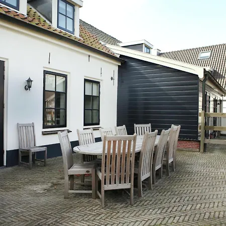 Serene Holiday In Aan Zee With Terrace 펜션 *