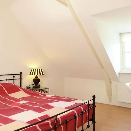 펜션 Serene Holiday In Aan Zee With Terrace