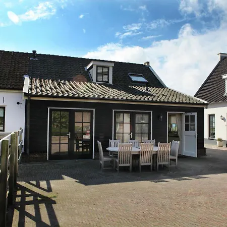 Serene Holiday In Aan Zee With Terrace 펜션 *