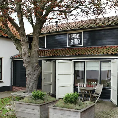 펜션 Serene Holiday In Aan Zee With Terrace