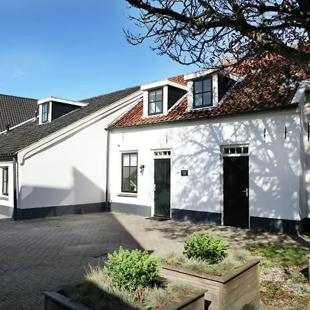 펜션 Serene Holiday In Aan Zee With Terrace